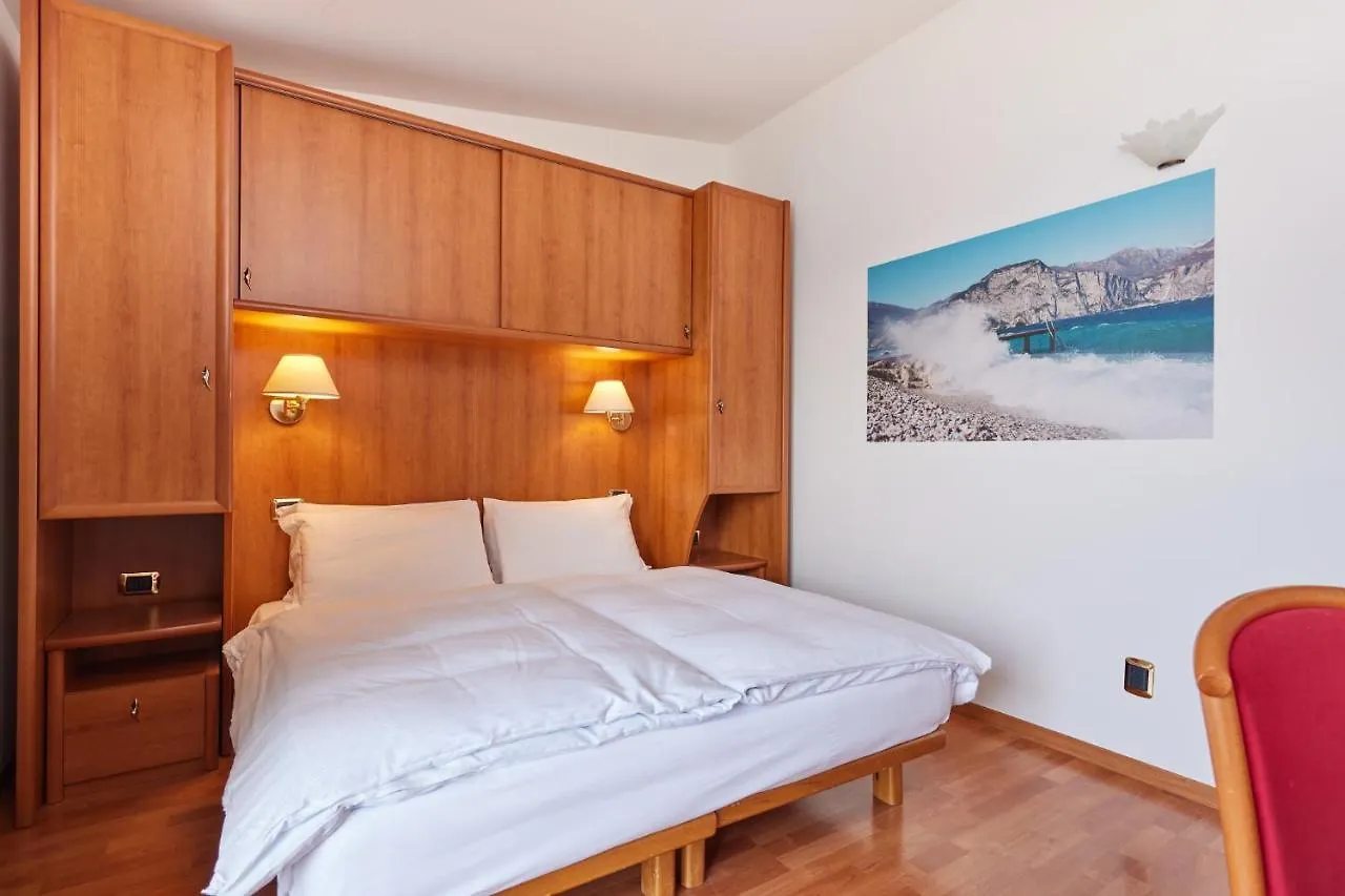 Beach Hotel Rosa Malcesine 3*,  Italy