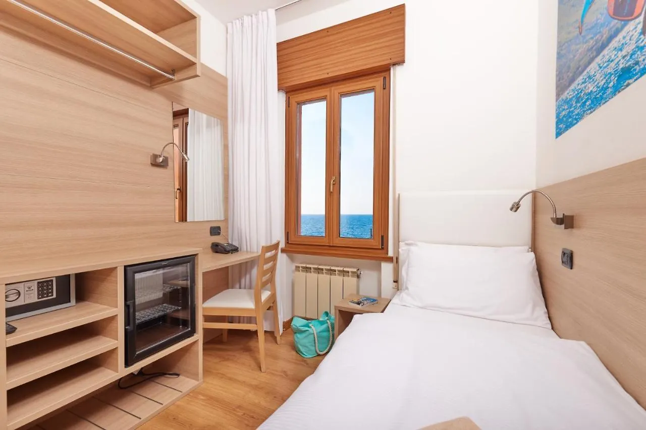 ***  Beach Hotel Rosa Malcesine Italy