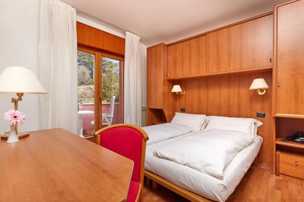***  Beach Hotel Rosa Malcesine Italy