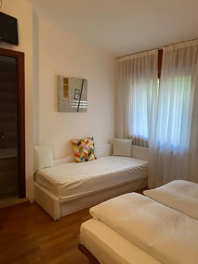 Beach Hotel Rosa Malcesine Italy