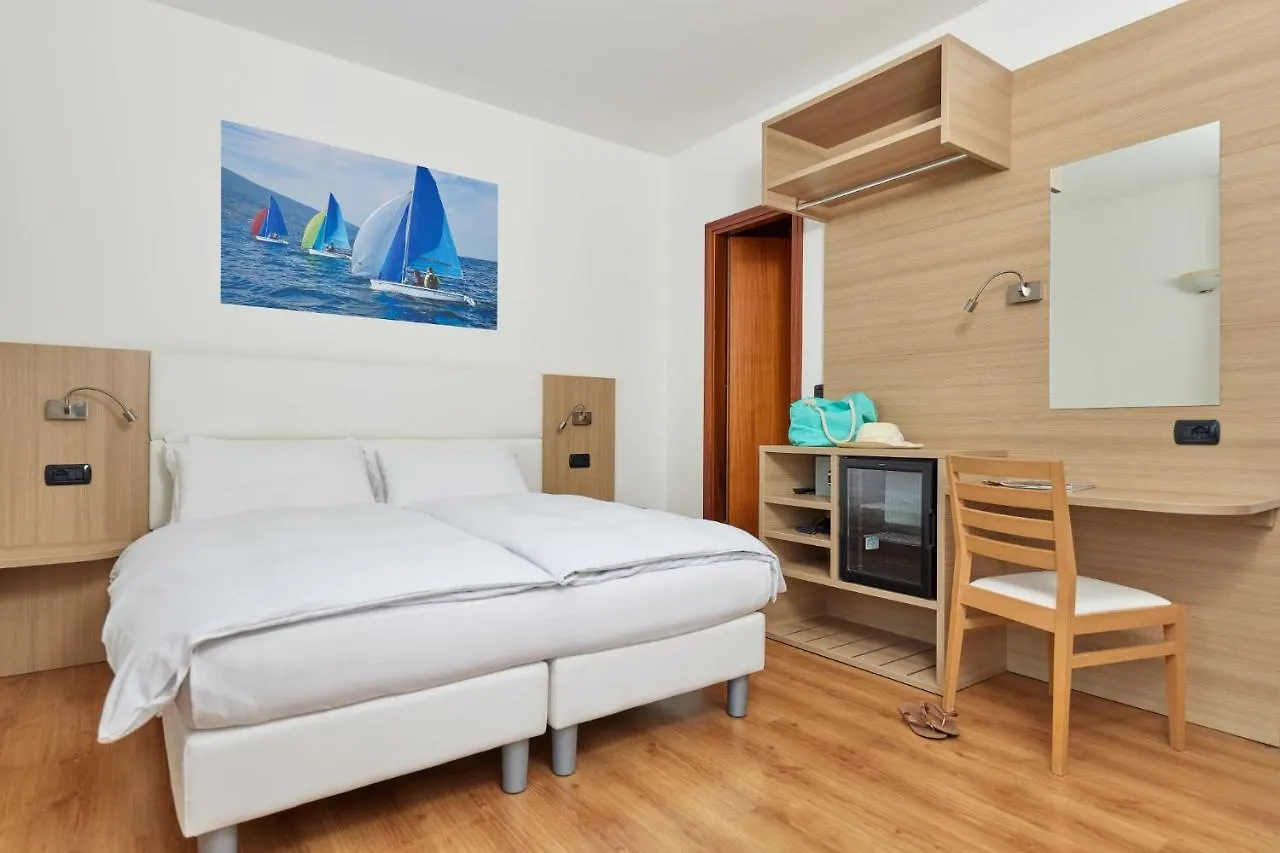 Beach Hotel Rosa Malcesine 3*,