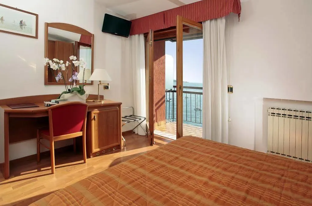Beach Hotel Rosa Malcesine